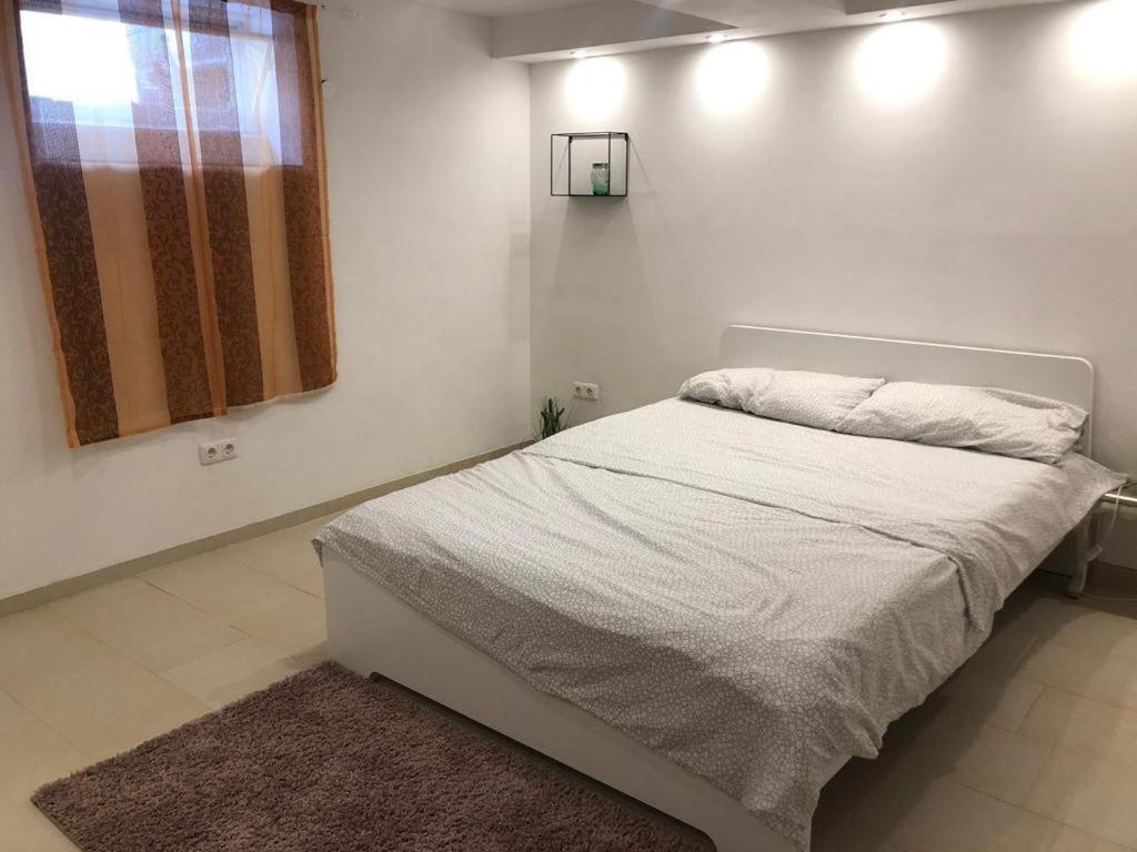 Bescheidene Untergeschoss Wohnung In Guter Lage. Кельн Екстер'єр фото