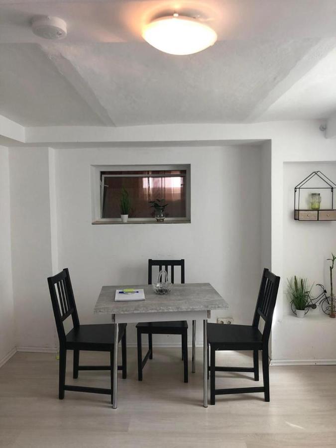 Bescheidene Untergeschoss Wohnung In Guter Lage. Кельн Екстер'єр фото